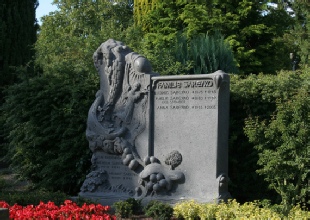 Denkmal Mayen Friedhof Armin Hilger Bildhauer
